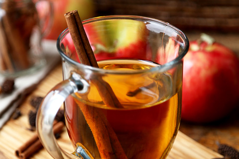 Hot Apple Cider With Cinnamon