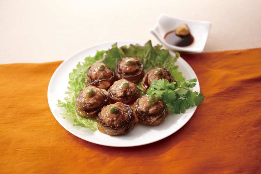 Eggplant and pork shumai - Instead of the usual dough wrapper, we’re using sliced eggplant to act as the delicious exterior for this pork dumpling recipe! #chinesefood #ricecooker #dumplings #steamedfood | Tiger USA