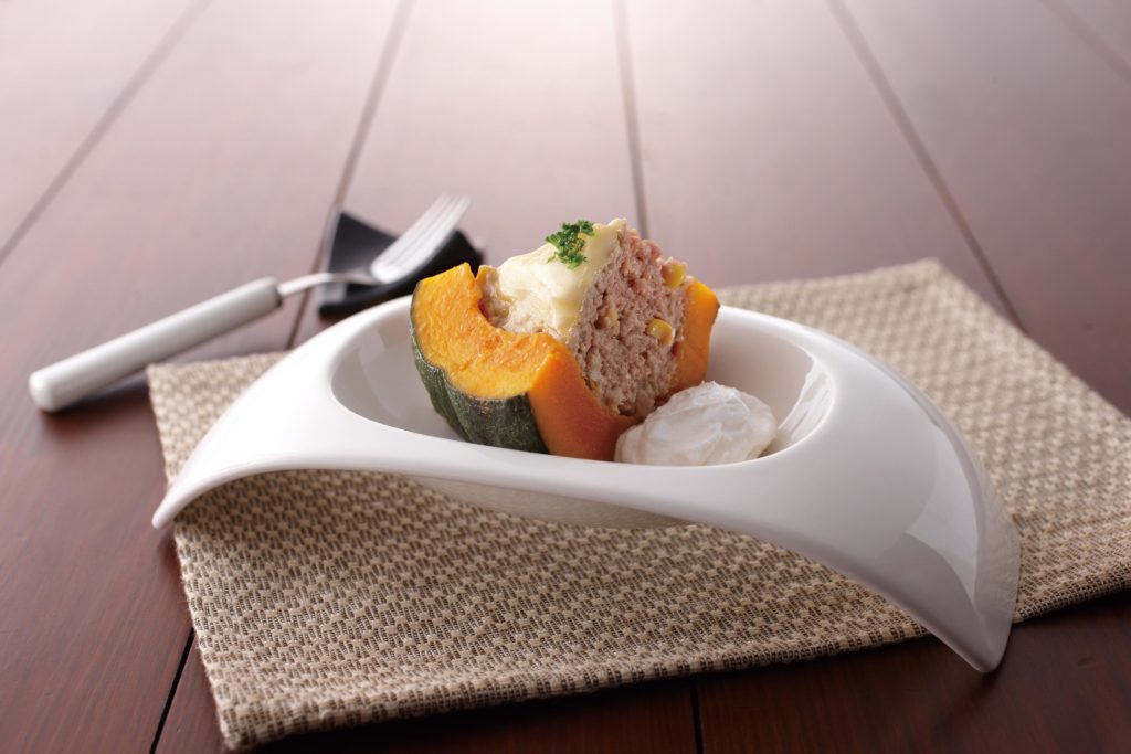 Stuffed Kabocha Squash - a stuffed kabocha squash that tastes like meatloaf and topped with ooey gooey cheese? Yes please! #kabocha #squashrecipe #ricecookerrecipes | Tiger USA