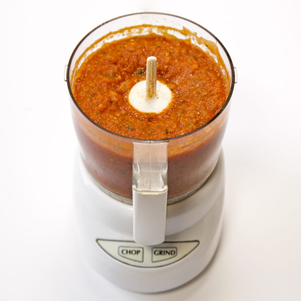 Blending chickpeas and tomatoes